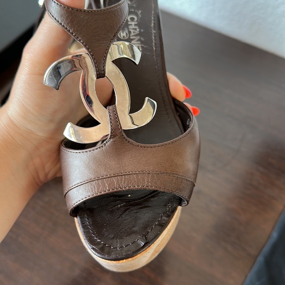 AUHTHENTIC Chanel Sandals - Picture 8 of 15